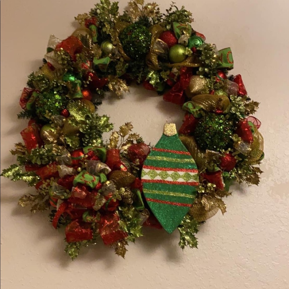 Custom wreaths— one of a kind 💜😘🥰